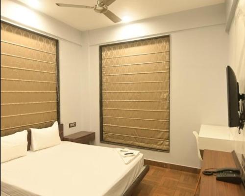 Nk7 Newtown Hotel Kolkata Bagian luar foto